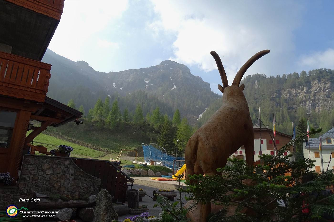 09 Si parte da Foppolo, parcheggio Albergo K2.JPG